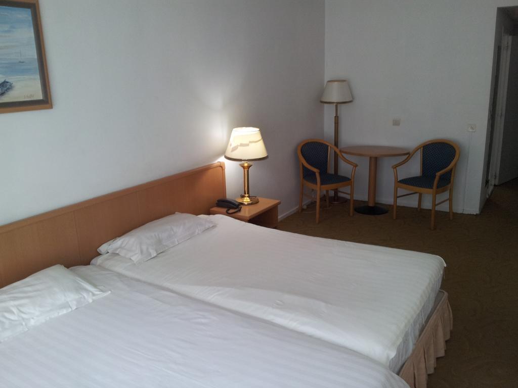 Hotel Keyserlei Amberes Habitación foto