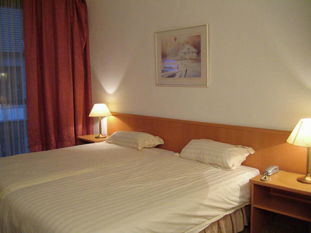 Hotel Keyserlei Amberes Habitación foto